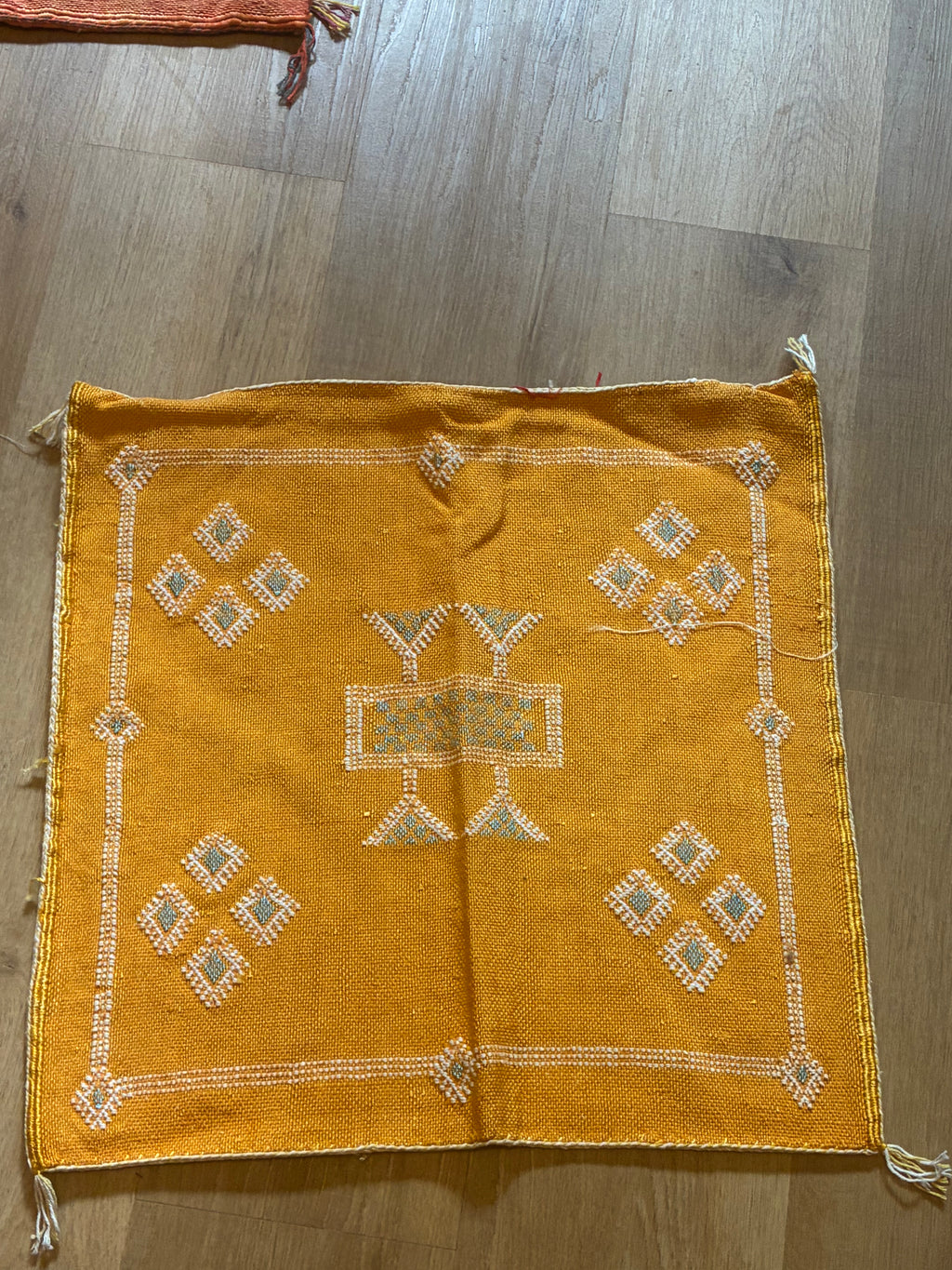 Housse de coussin en soie de cactus Le Soleil des Amazighs