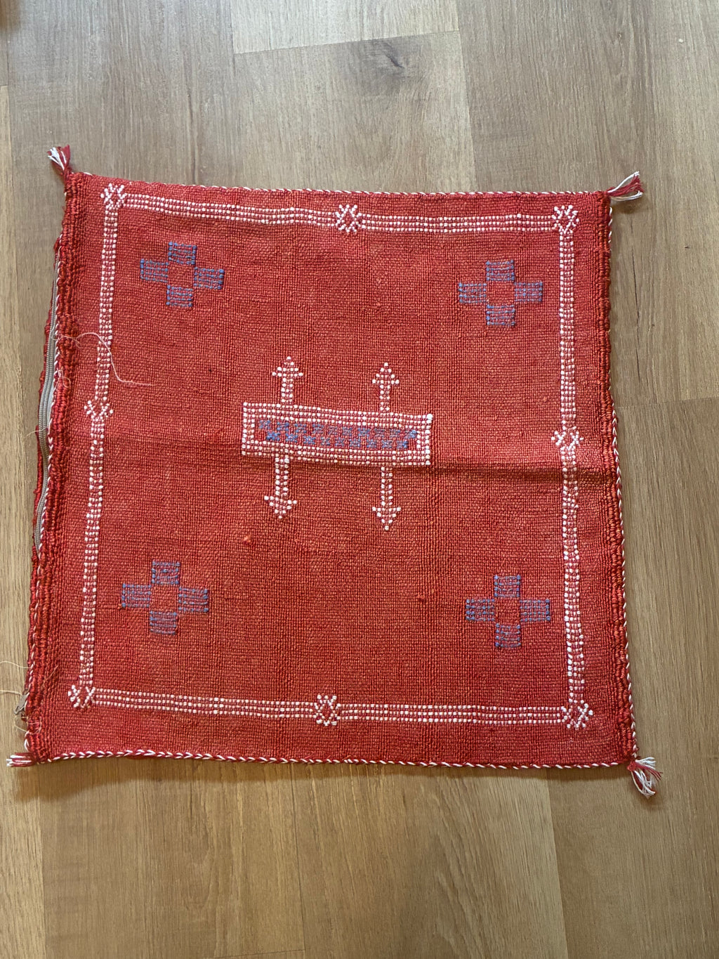 Housse de coussin en soie de cactus Le Rouge de Kairouan