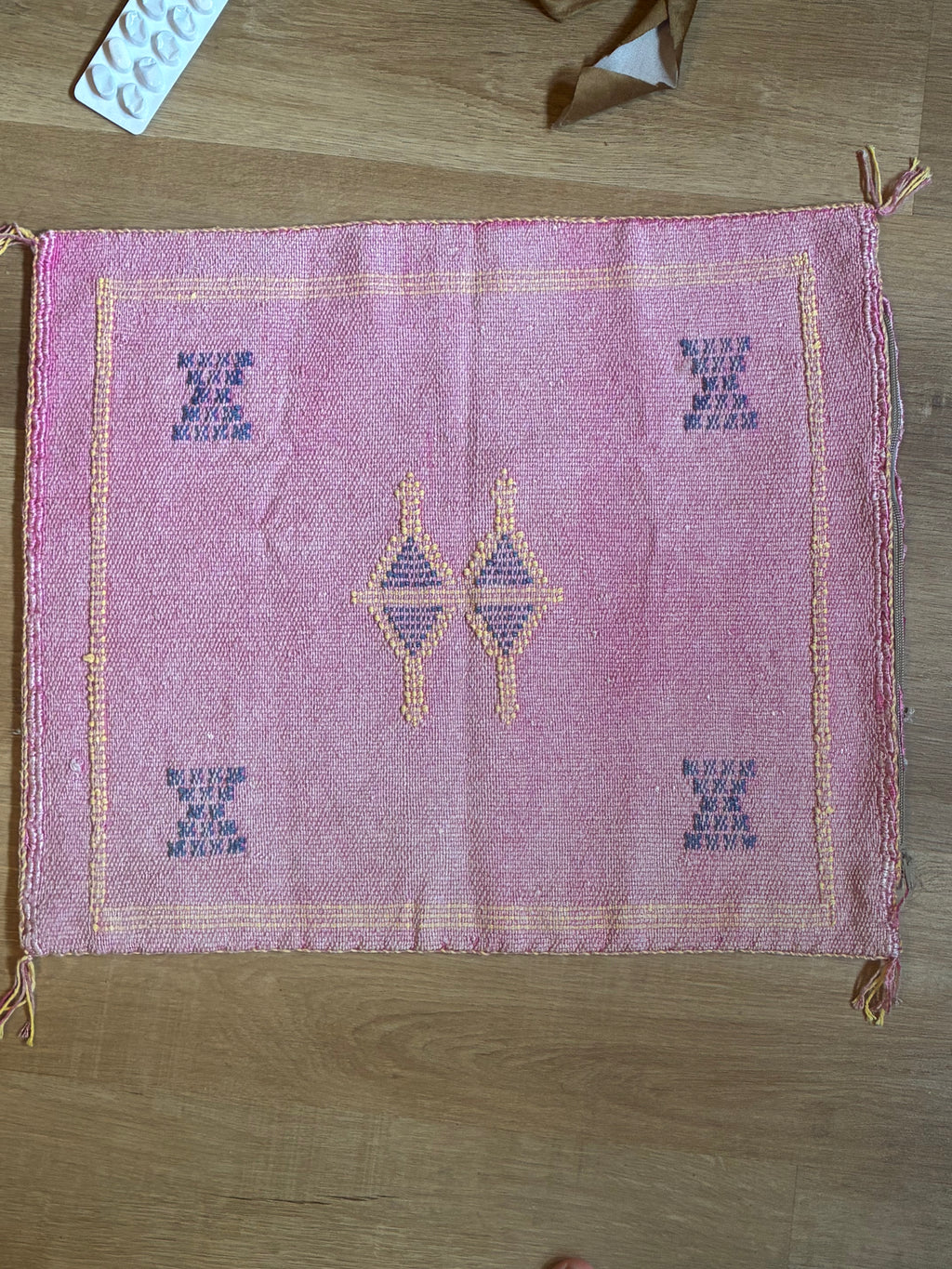 Housse de coussin en soie de cactus Le Rose des Amazighs
